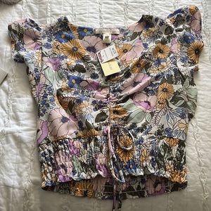Cute summer/fall top! Never worn!